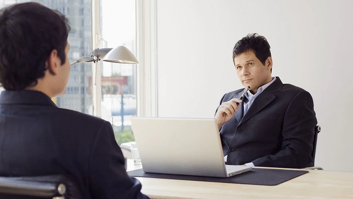 Entrevista de emprego exige preparo prévio